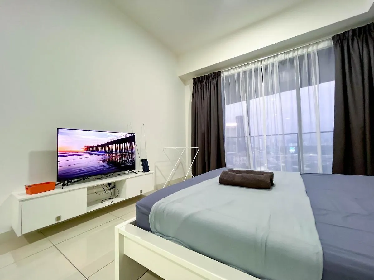Continew Residences Trx Lux Pool View Kuala Lumpur Lägenhet